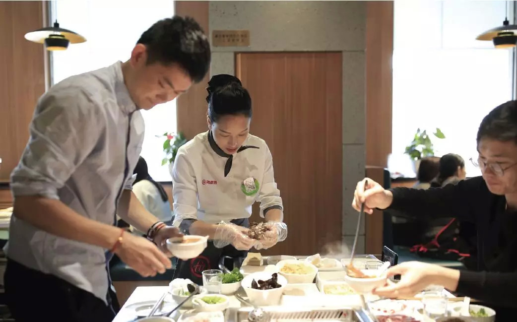 晚班餐饮招人怎么选？从薪资待遇到工作氛围一次讲明白